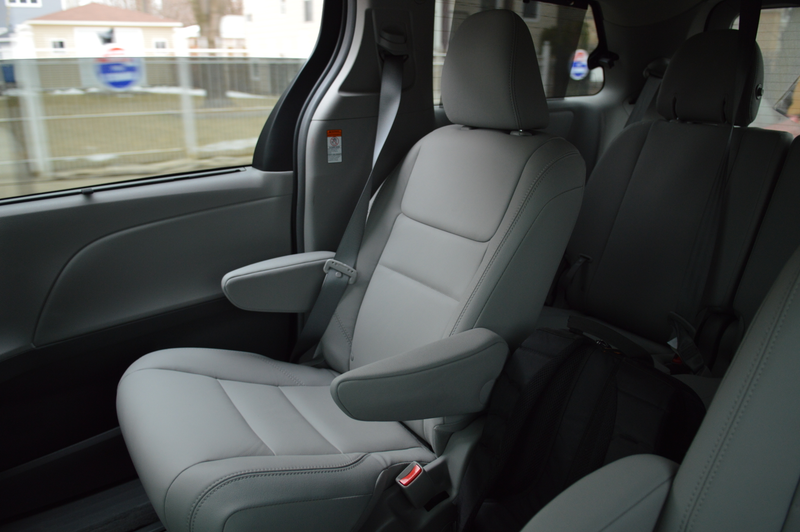 Illustration for article titled Can
the 2015 Toyota Sienna XLE Function as a Poor Man's Maybach?